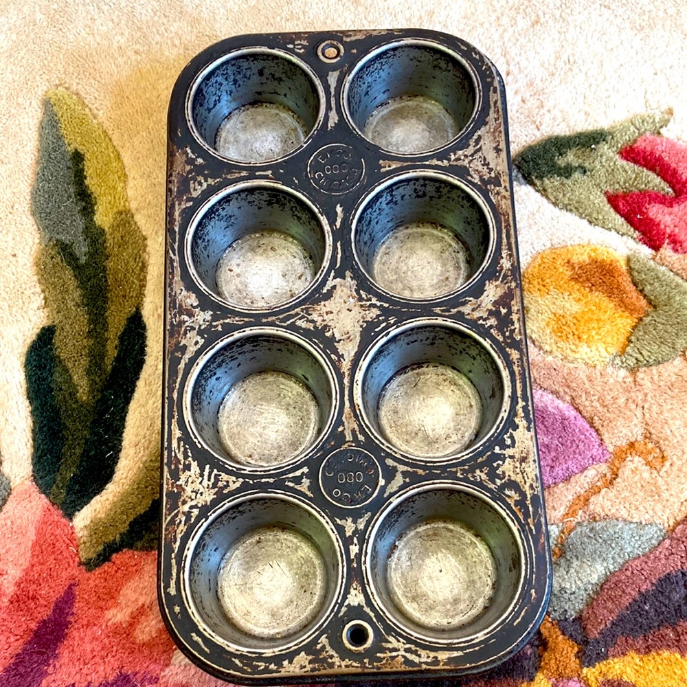 Vintage Ekco Chicago 080 Muffin Pan Primitive Cottagecore used by great cook